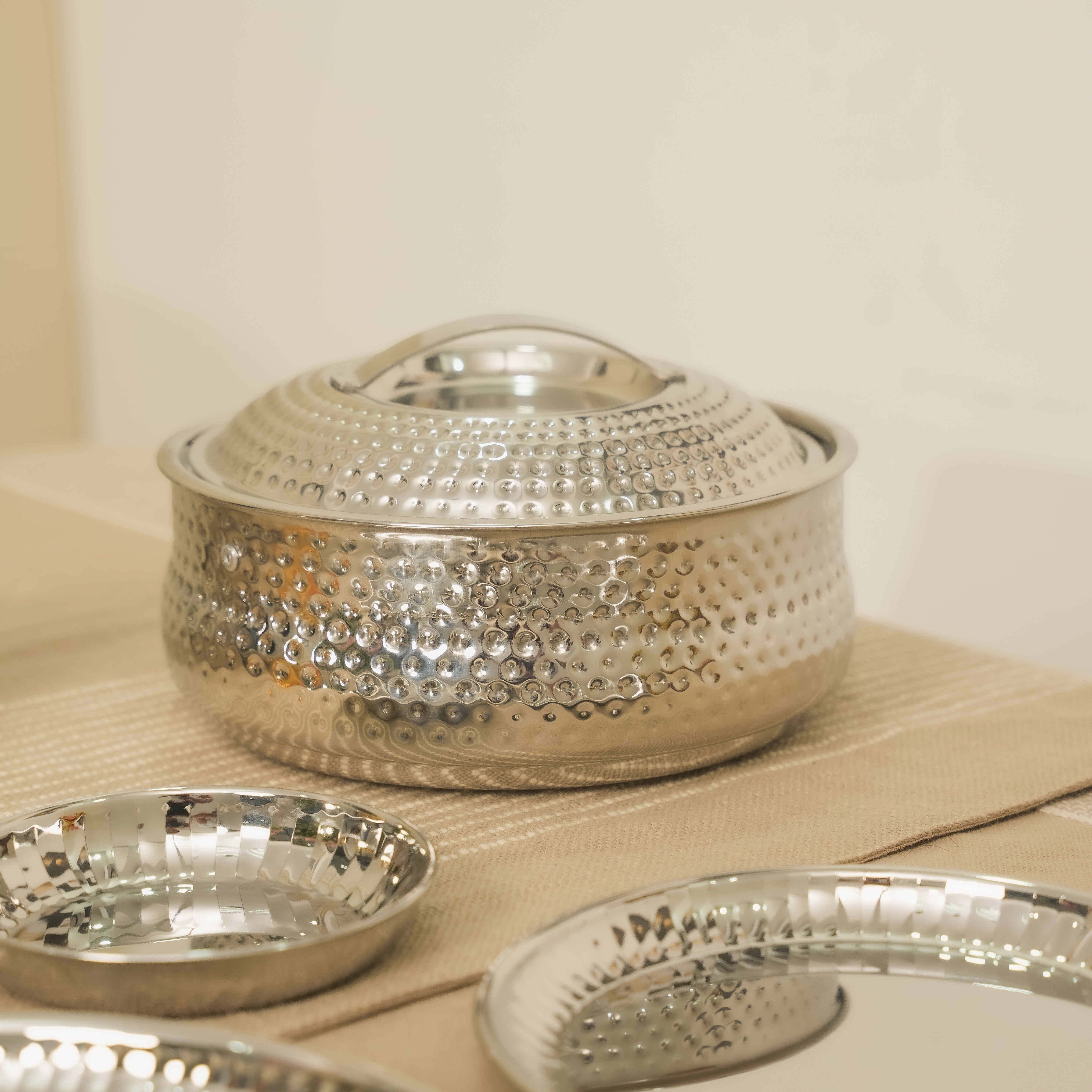 SUNCASA Festa Vacuum PUF Insulated Hot Hammered Casserole, 1.5 L